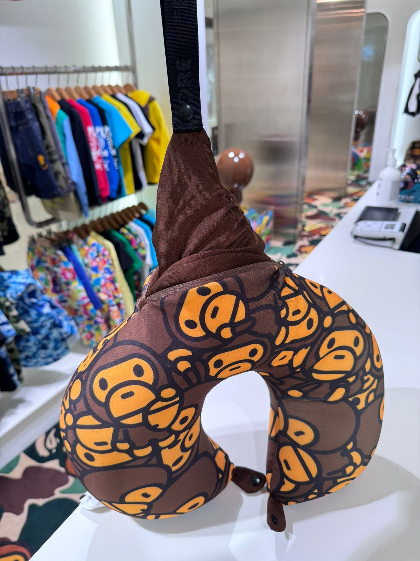 BABY MILO NECK CONVERTIBLE PILLOW BAG BROWN