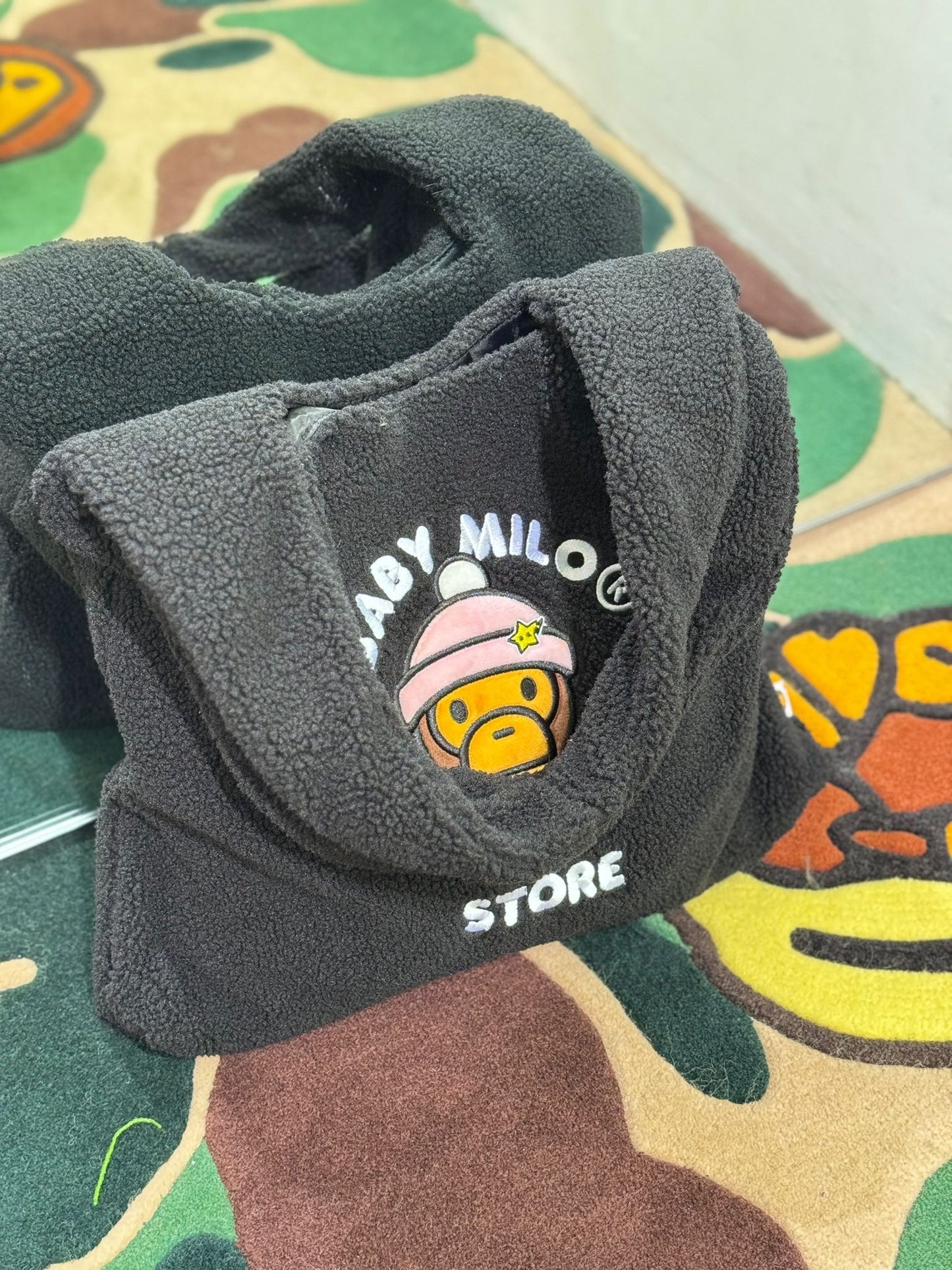 BABY MILO SHERPA FUR LARGE TOTE BAG BLACK