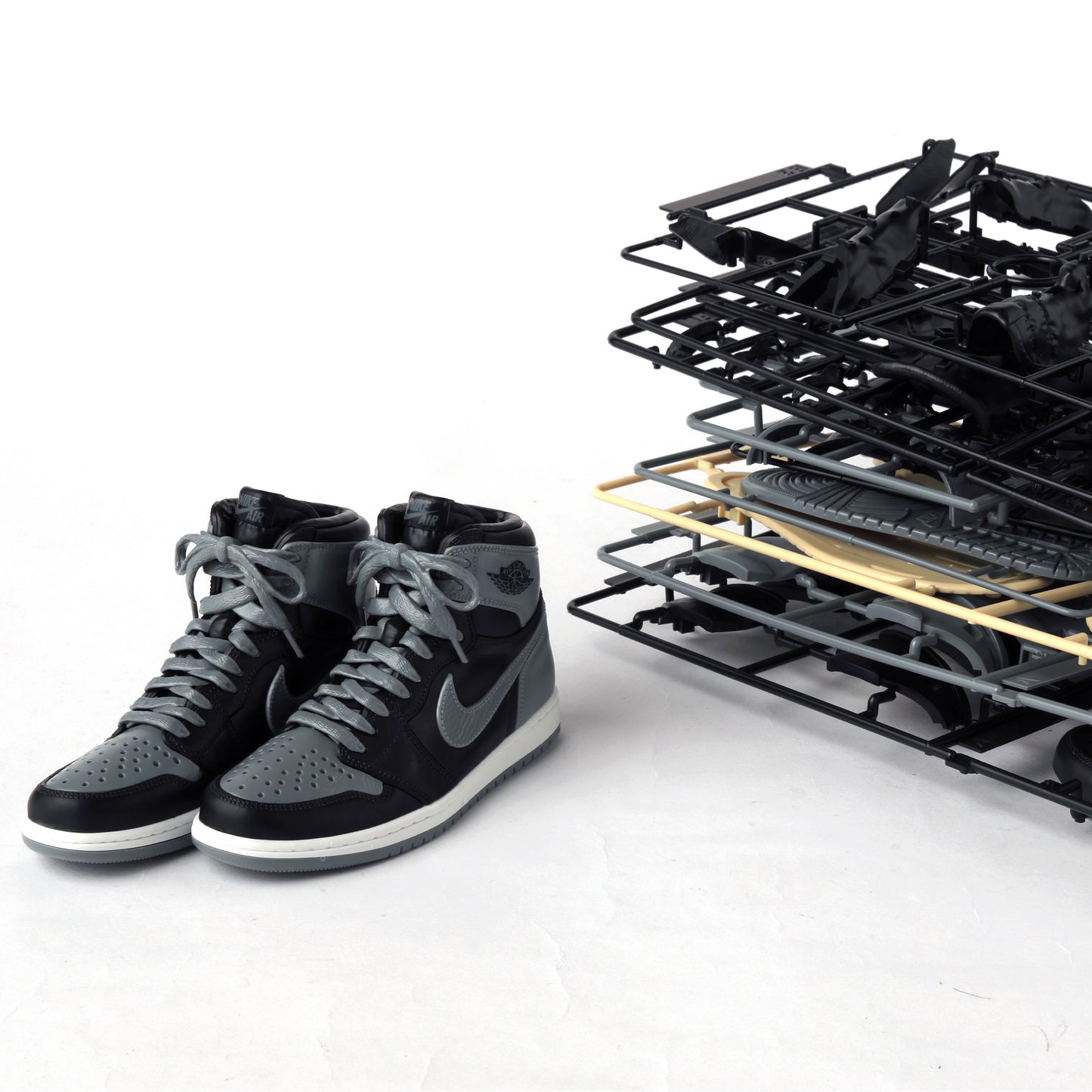 NIKE AIR JORDAN 1 HIGH 85 SHADOW × REVERSE SHADOW MODEL KIT [PRE ORDER]